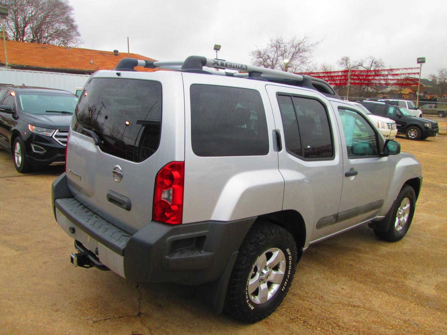 2011 SILVER Nissan Xterra Pro-4X 4WD (5N1AN0NW3BC) with an 4.0L V6 DOHC 24V engine, located at 1815 NE 28th St., Fort Worth, TX, 76106, (817) 625-6251, 32.795582, -97.333069 - Photo#4